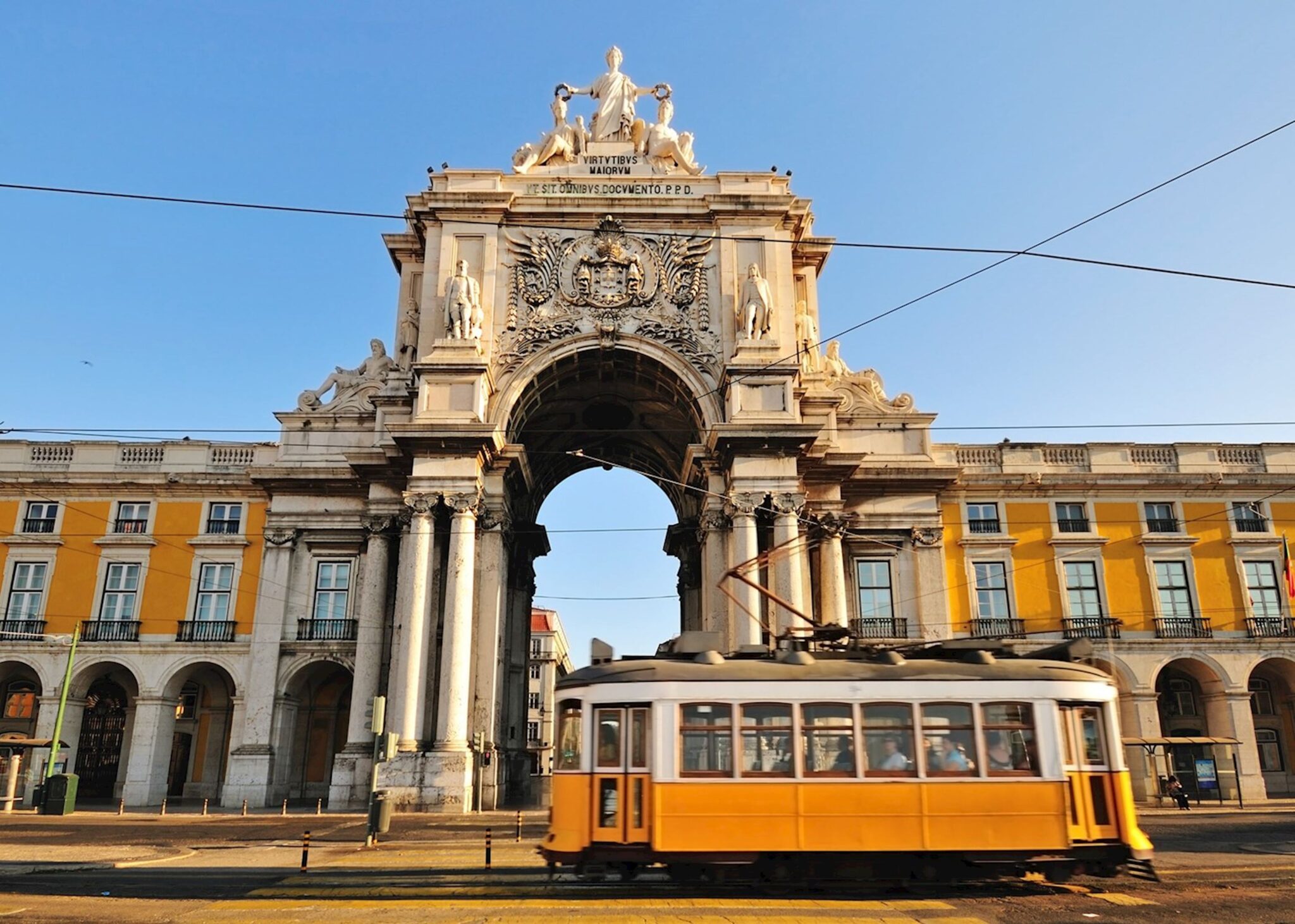 1342395-praa-do-comrcio-lisbon