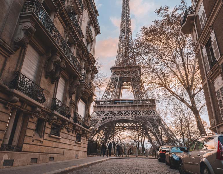 19 Crucial Paris Travel Tips to Not Look Like a Tourist | The In